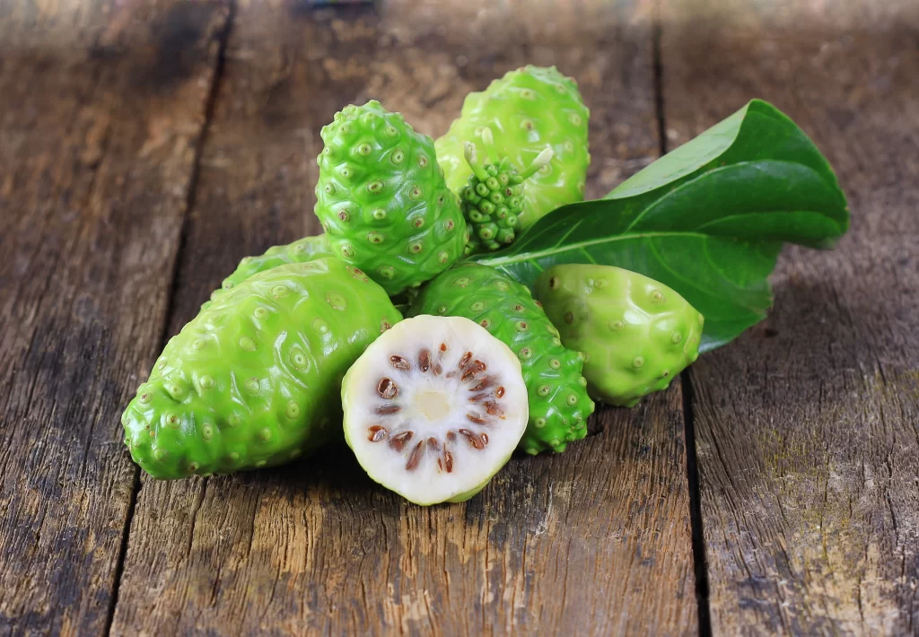 noni-fruit-1024x710 EXO : ผิวใส ต้านอนุมูลอิสระ ชะลอวัย